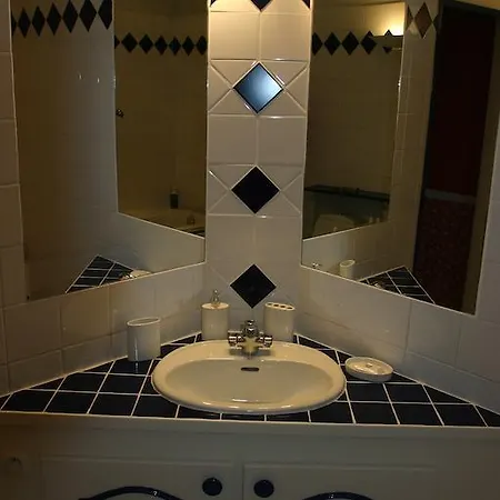 Nocleg ze śniadaniem La Maison Blanche 3*