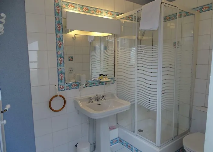 La Maison Blanche Bed & Breakfast Cuvergnon